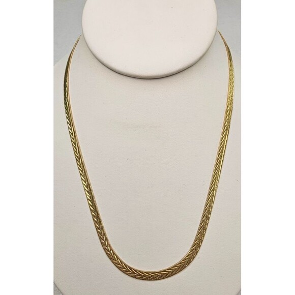 Napier Flat Leaf Pattern Gold Tone Chain Foldover Clasp 18"L - Picture 4 of 6